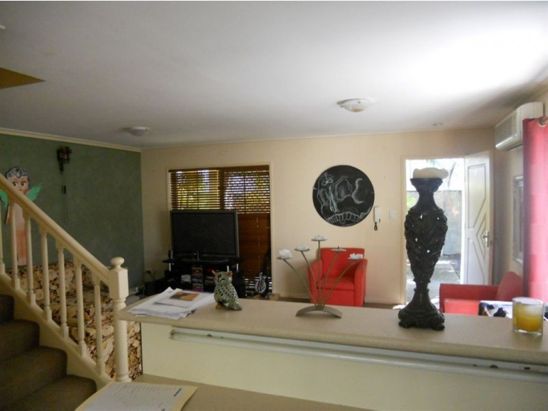 4/23 Parneno Street, Chevron Island QLD 4217