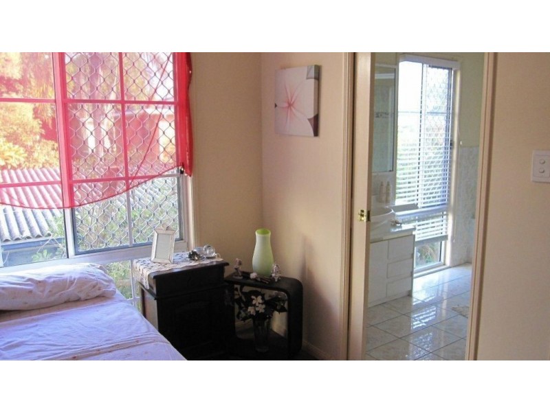 4/23 Parneno Street, Chevron Island QLD 4217