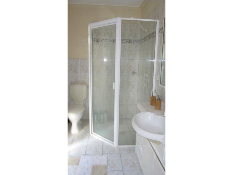 4/23 Parneno Street, Chevron Island QLD 4217