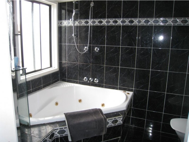 Pacific Pines QLD 4211