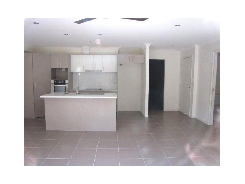 1/8 Mugello Drive, Oxenford QLD 4210