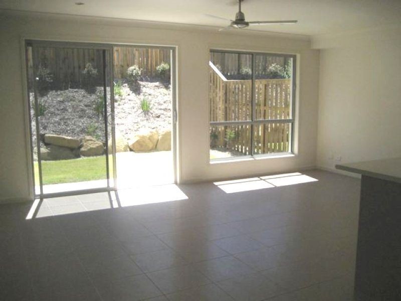 1/8 Mugello Drive, Oxenford QLD 4210