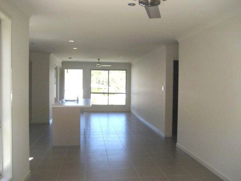 2/8 Mugello Drive, Oxenford QLD 4210