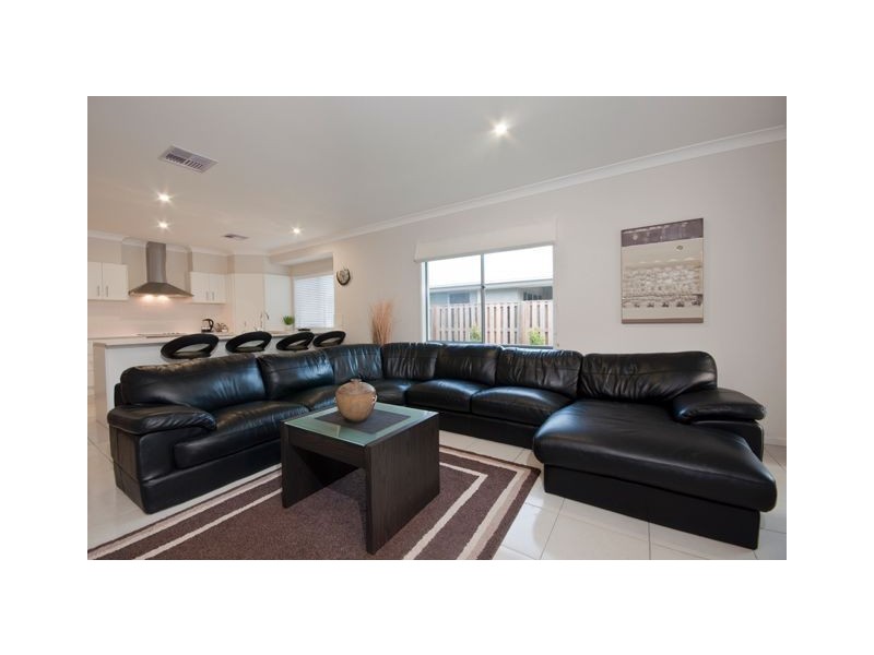 18 Plantation Crescent, Maudsland QLD 4210