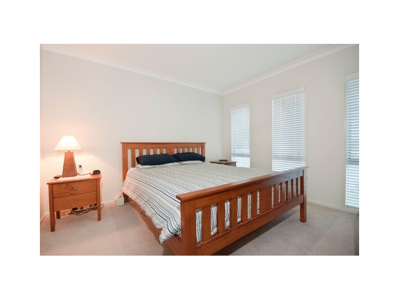 18 Plantation Crescent, Maudsland QLD 4210