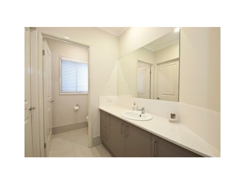 18 Plantation Crescent, Maudsland QLD 4210