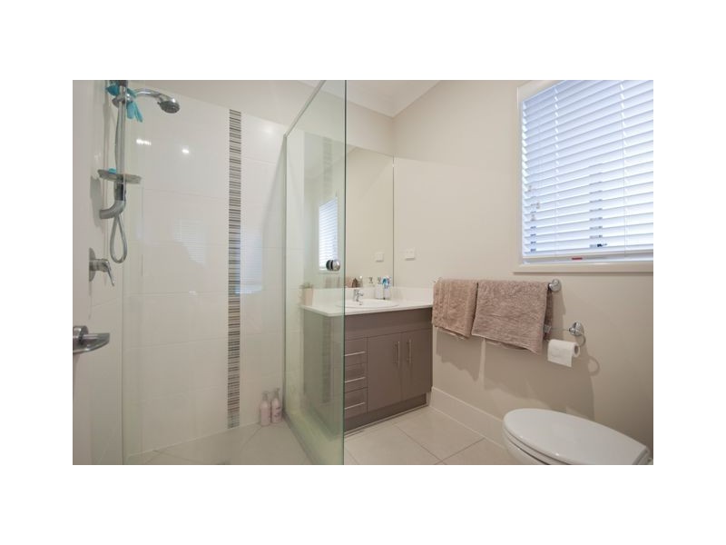 18 Plantation Crescent, Maudsland QLD 4210