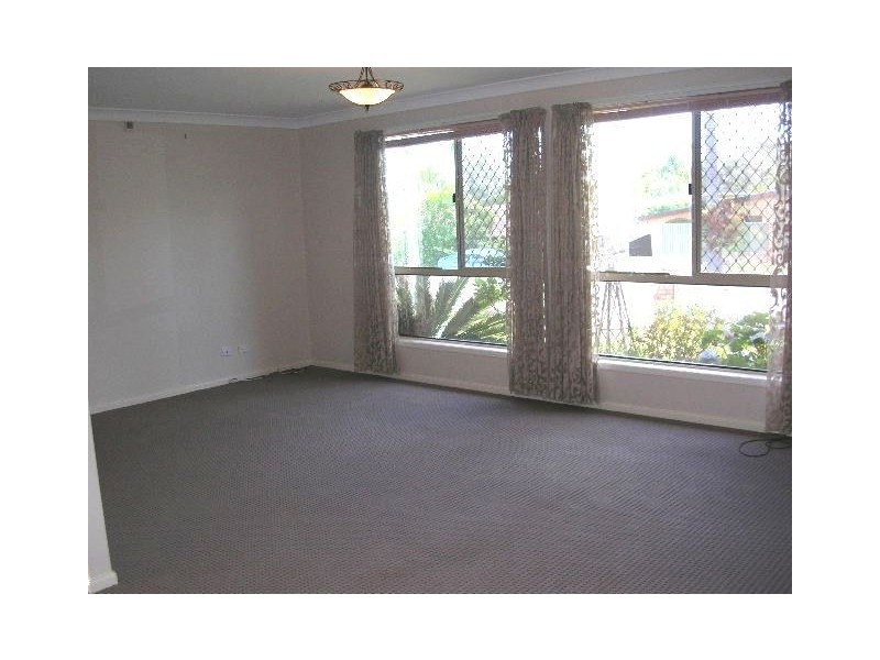 77 Parkes Drive, Helensvale QLD 4212