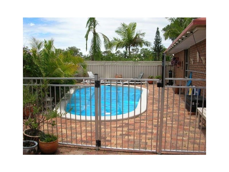 77 Parkes Drive, Helensvale QLD 4212