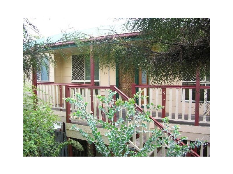 4 Hervey Street, Oxenford QLD 4210