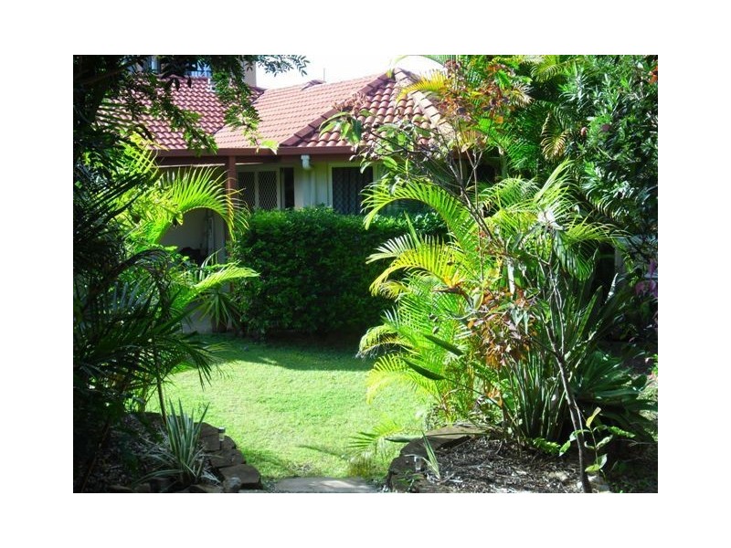8 Woodward Lane, Pacific Pines QLD 4211