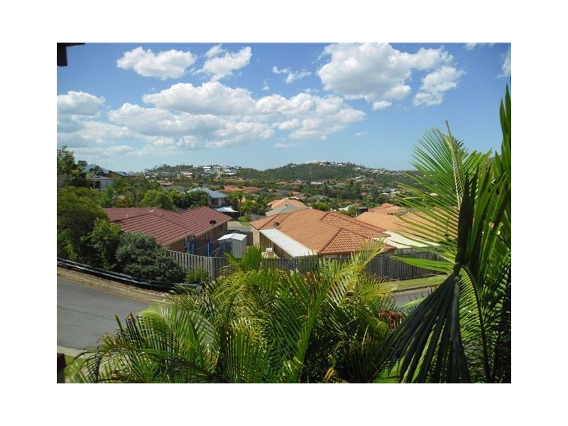 8 Woodward Lane, Pacific Pines QLD 4211