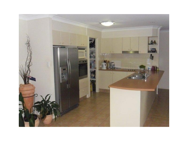 8 Woodward Lane, Pacific Pines QLD 4211