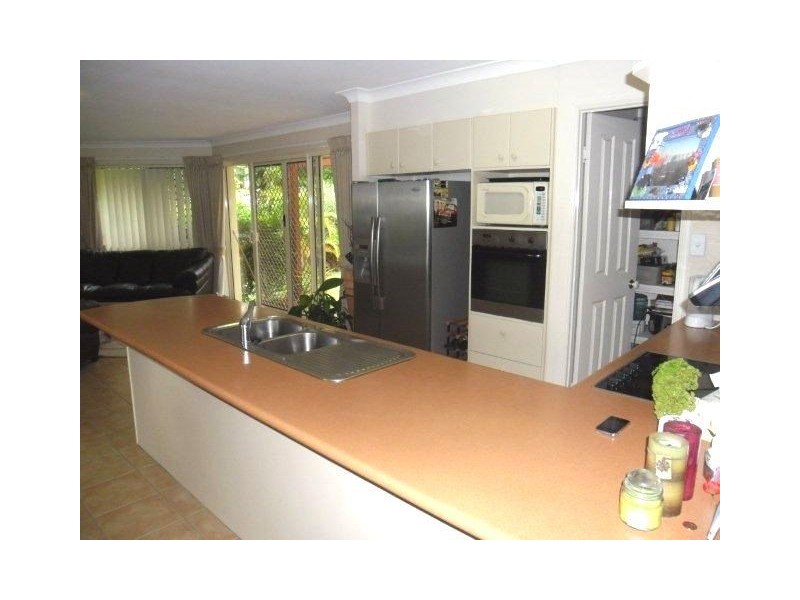 8 Woodward Lane, Pacific Pines QLD 4211