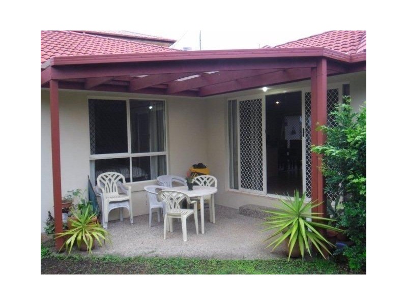 8 Woodward Lane, Pacific Pines QLD 4211