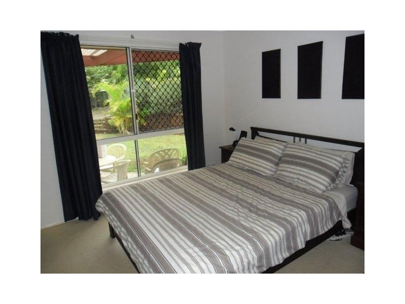 8 Woodward Lane, Pacific Pines QLD 4211