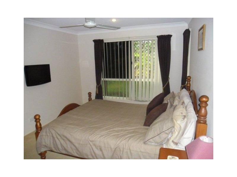 8 Woodward Lane, Pacific Pines QLD 4211