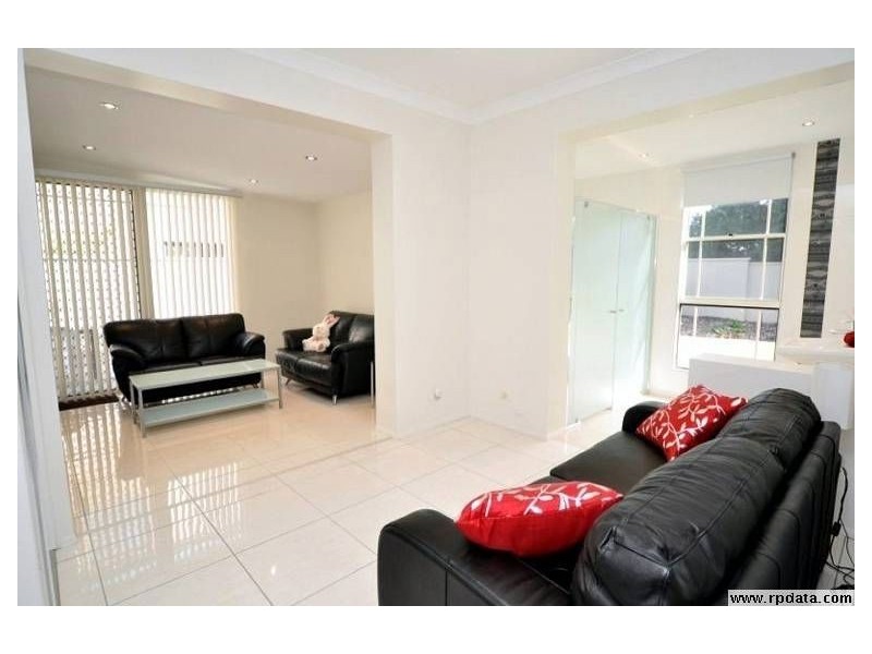 3 Wisemans Court, Helensvale QLD 4212