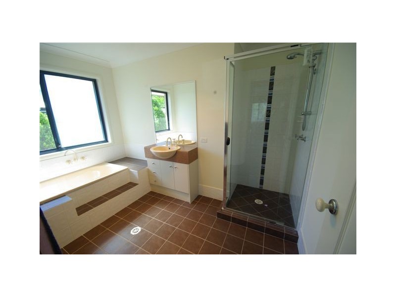 21 Hillary Circuit, Pacific Pines QLD 4211