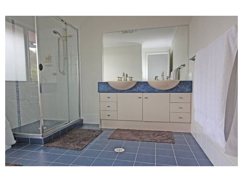 21 Hillary Circuit, Pacific Pines QLD 4211