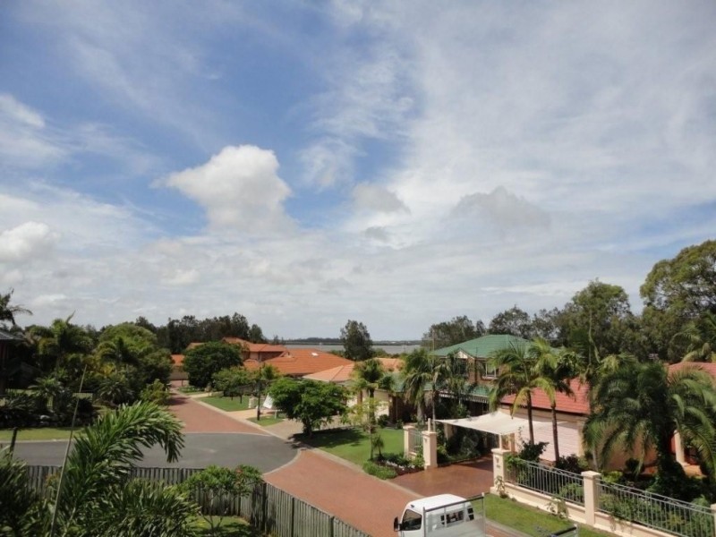 46 Gippsland Drive, Helensvale QLD 4212