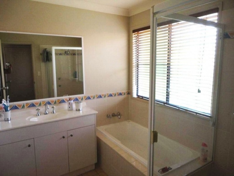 46 Gippsland Drive, Helensvale QLD 4212