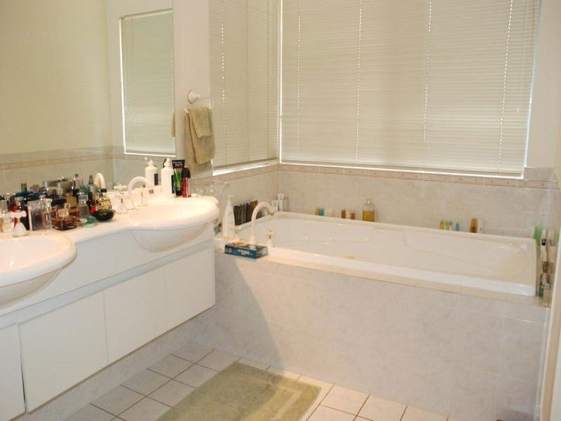 26 Tranquility Circuit, Helensvale QLD 4212