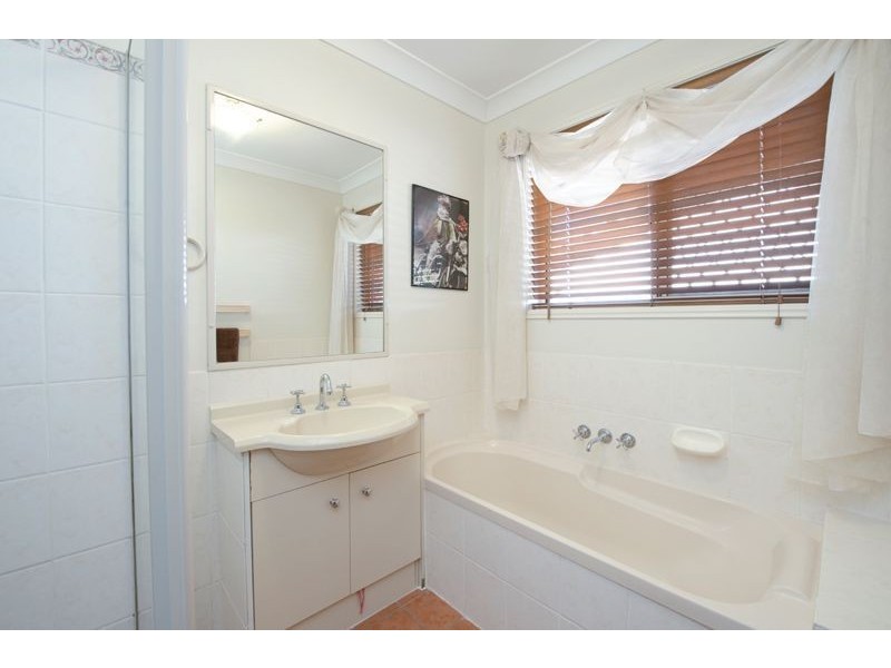 26 Cootharaba Drive, Helensvale QLD 4212