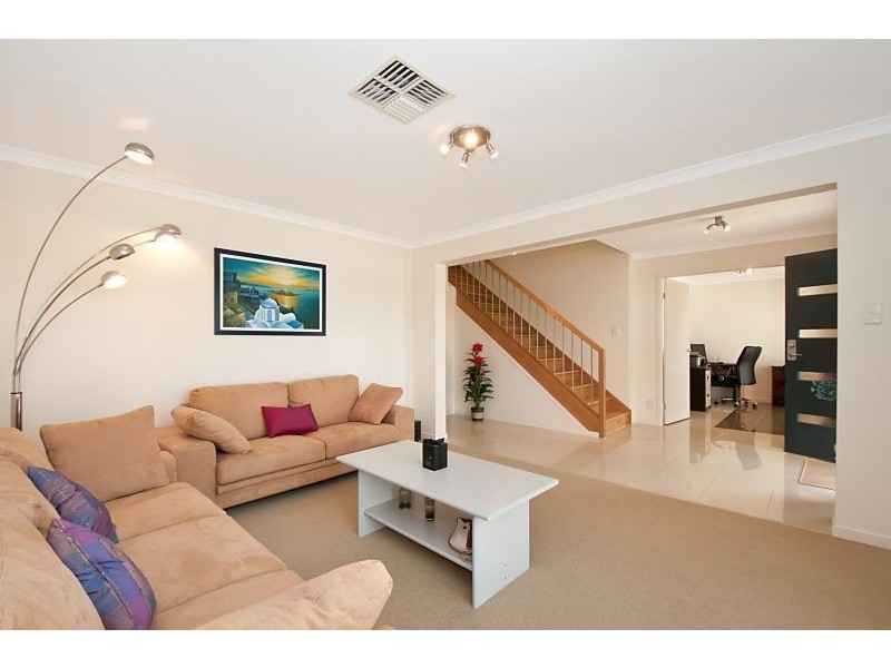 32 Salvado Drive, Pacific Pines QLD 4211