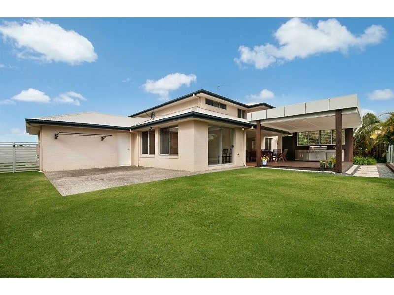 32 Salvado Drive, Pacific Pines QLD 4211