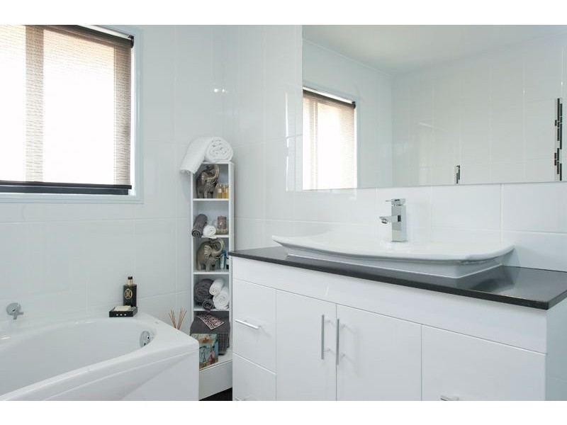 22 Pago Terrace, Pacific Pines QLD 4211