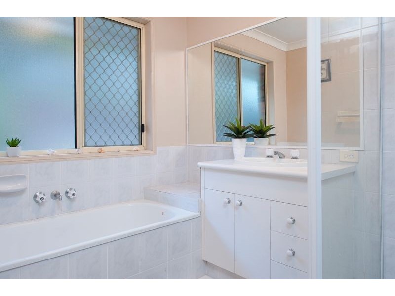 3 Malita Place, Pacific Pines QLD 4211