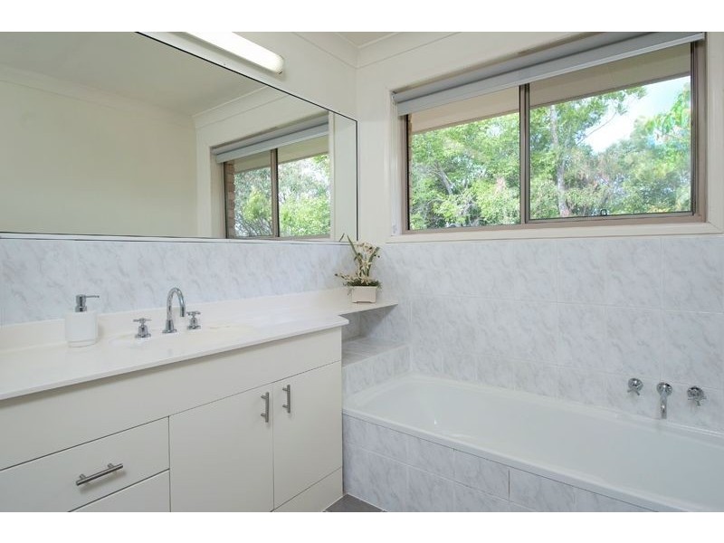 9 Lismore Drive, Helensvale QLD 4212