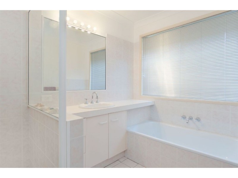 16 Balranald Court, Helensvale QLD 4212