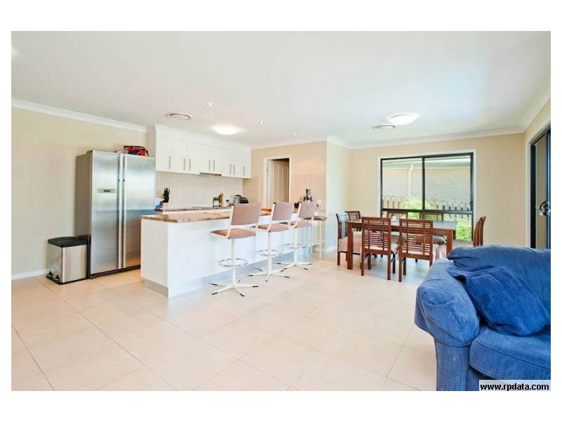 19 Flame Trees Cr, Maudsland QLD 4210