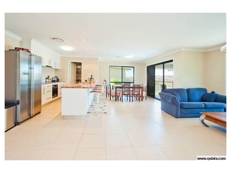 19 Flame Trees Cr, Maudsland QLD 4210