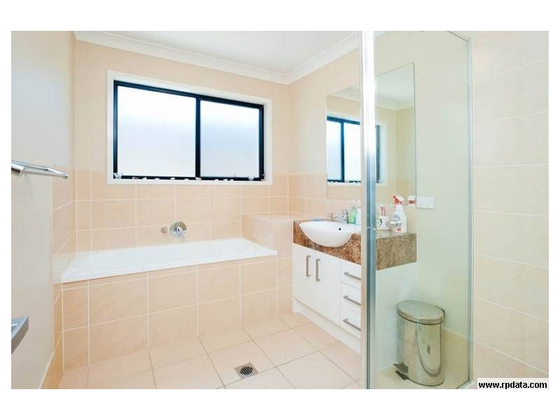 19 Flame Trees Cr, Maudsland QLD 4210