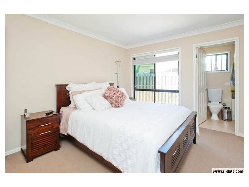 19 Flame Trees Cr, Maudsland QLD 4210