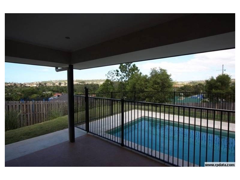 19 Flame Trees Cr, Maudsland QLD 4210