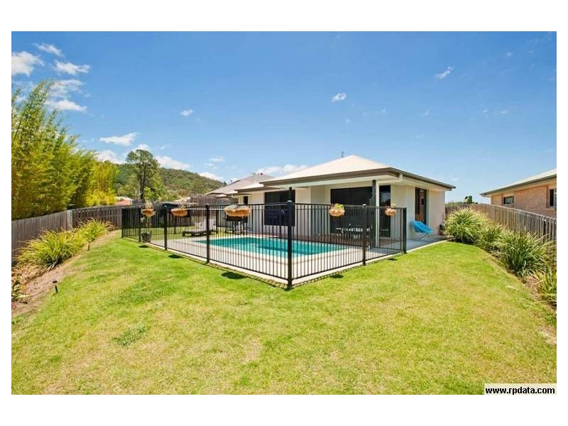 19 Flame Trees Cr, Maudsland QLD 4210