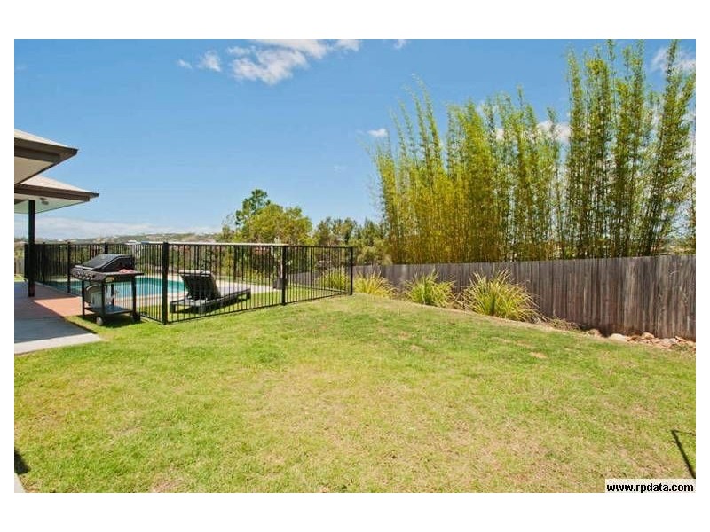 19 Flame Trees Cr, Maudsland QLD 4210