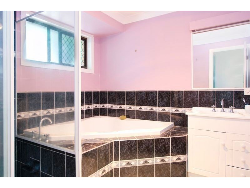 28 Preston Place, Helensvale QLD 4212