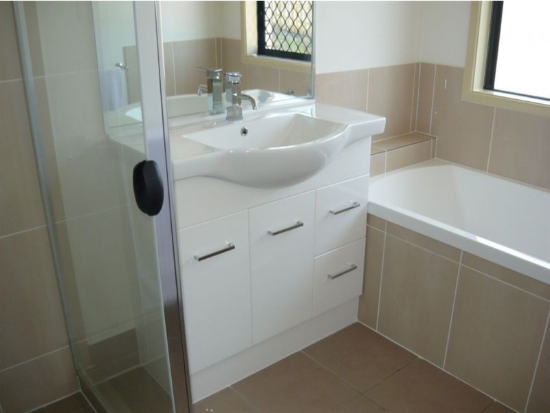 38 Capricon Drive, Pacific Pines QLD 4211