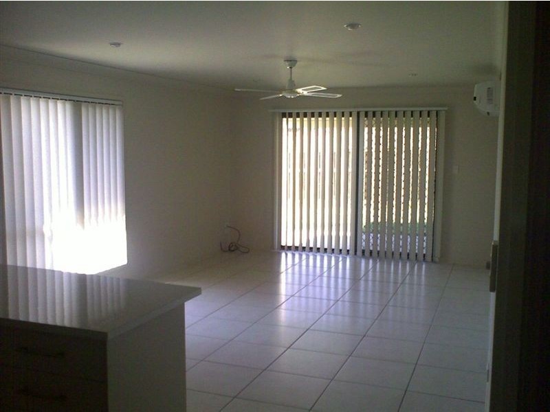 1/8 Coach Way, Upper Coomera QLD 4209