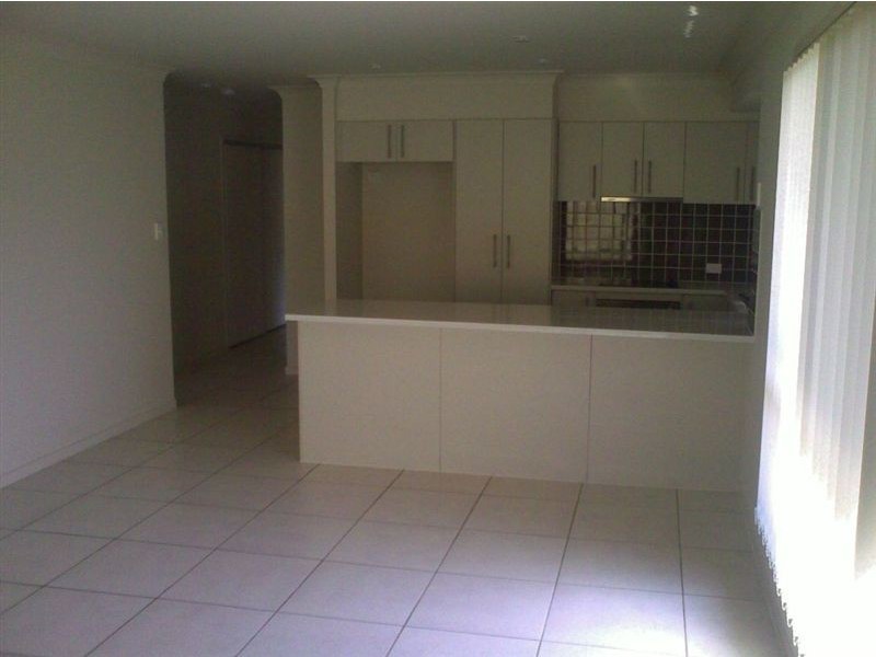 1/8 Coach Way, Upper Coomera QLD 4209