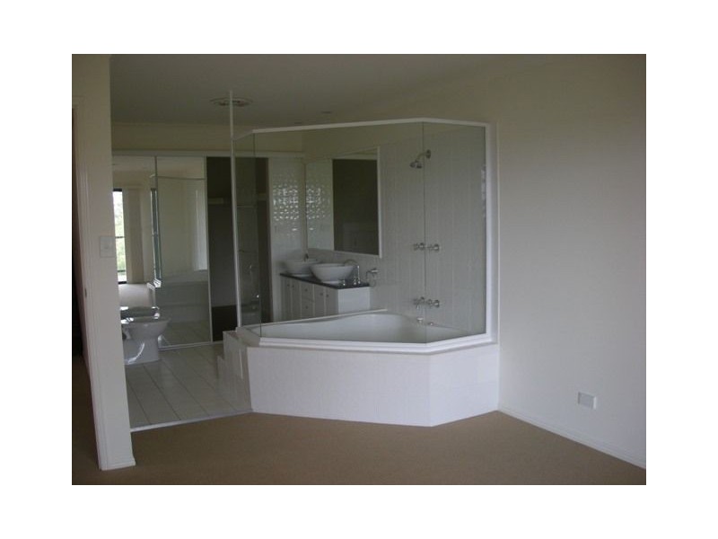 37/2 Ridgeline way, Highland Park QLD 4211