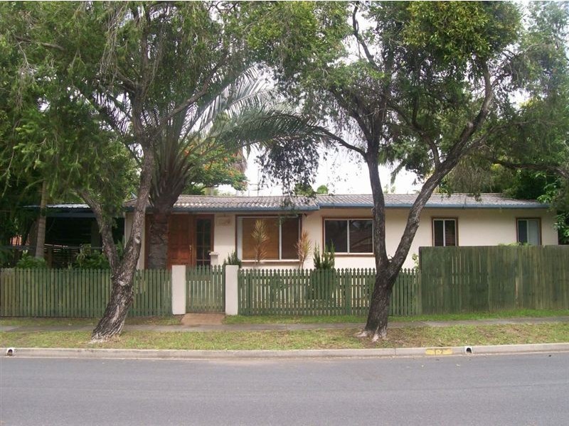 1/2 Middle Street, Labrador QLD 4215