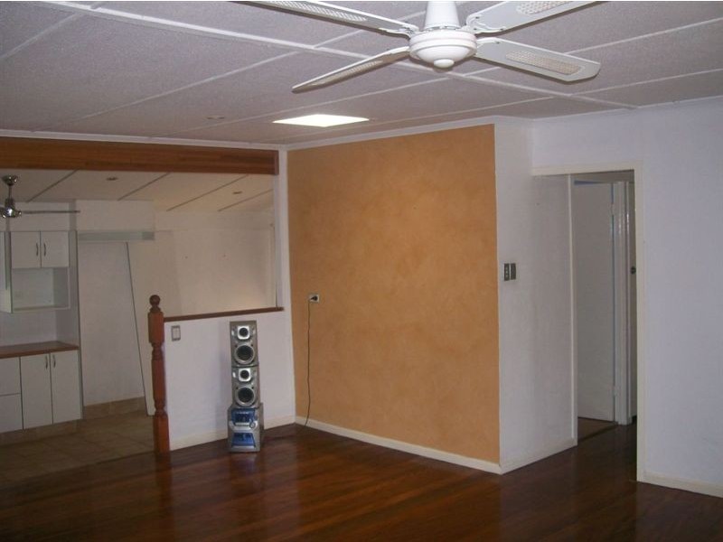 1/2 Middle Street, Labrador QLD 4215