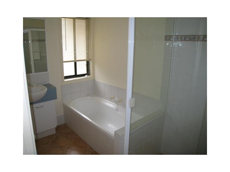 33 Papara Street, Pacific Pines QLD 4211