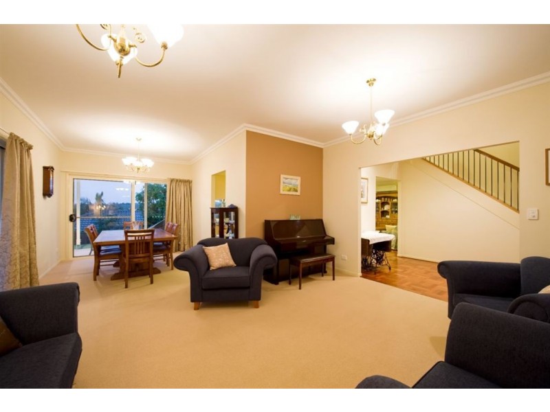 18 Penrhyn Street, Pacific Pines QLD 4211